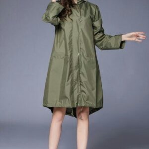 เสื้อกันฝนแบบยาว ผู้หญิง สีเขียวเข้ม